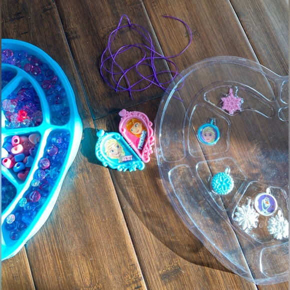 Disney Frozen Forever Friends Best Friends Jewelry Activity kit - Picture 4 of 9